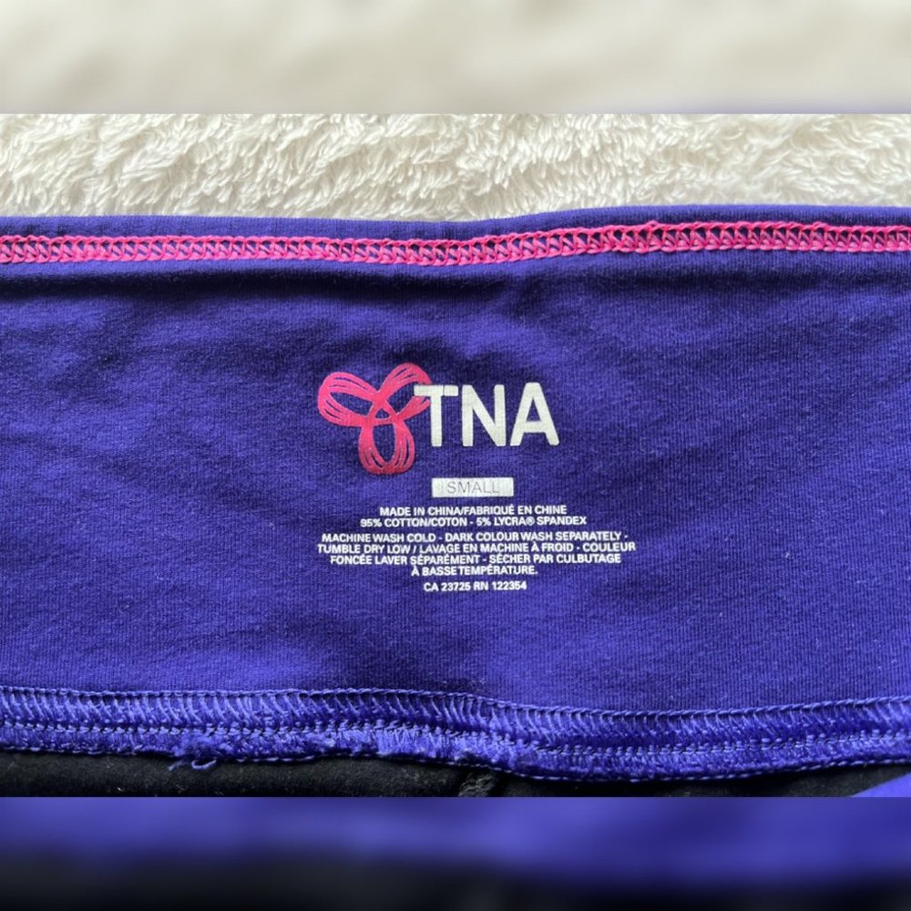 Artizia TNA Black 3/4 Length Leggings - Picture 3 of 4